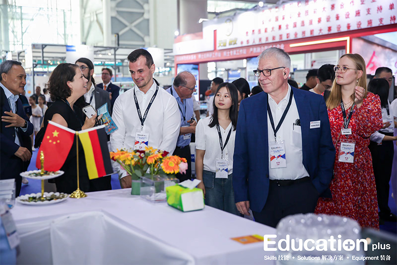 Connecting global industry-education resources,Expand the scope of international cooperation