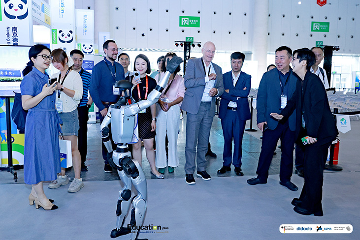 Connect global industry-education resources and expand the scope of international cooperation